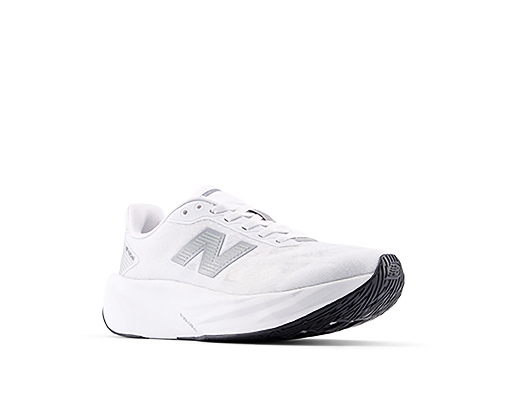 Women`s NB FuelCell Rebel v5